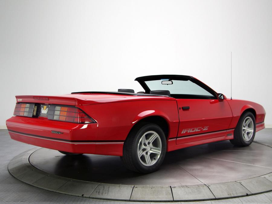 Chevrolet Camaro Z28 Iroc-Z Convertible 1987 года  (фото 13 из 16)